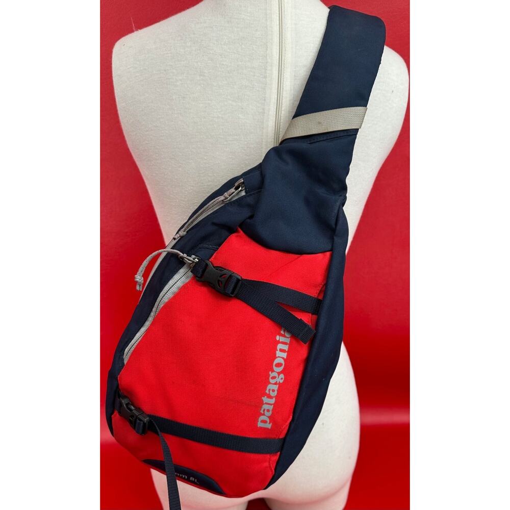 Patagonia Atom 8L Navy Blue And Red Outdoor Sling Shoulder Bag Style 48260SP16